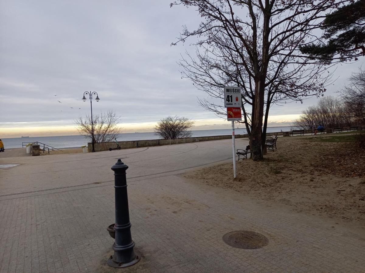 Brzezno Plaza Apartment กดัญสก์ ภายนอก รูปภาพ